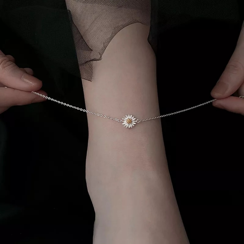 Pretty Silver Daisy Flower Anklet - Picture 3 of 7